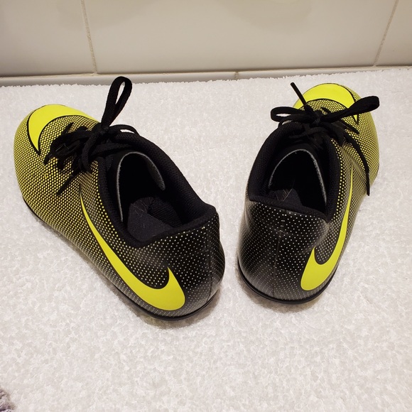 NIKE Boys BRAVATA II FG Soccer Cleats Low Top Lace - Picture 2 of 4